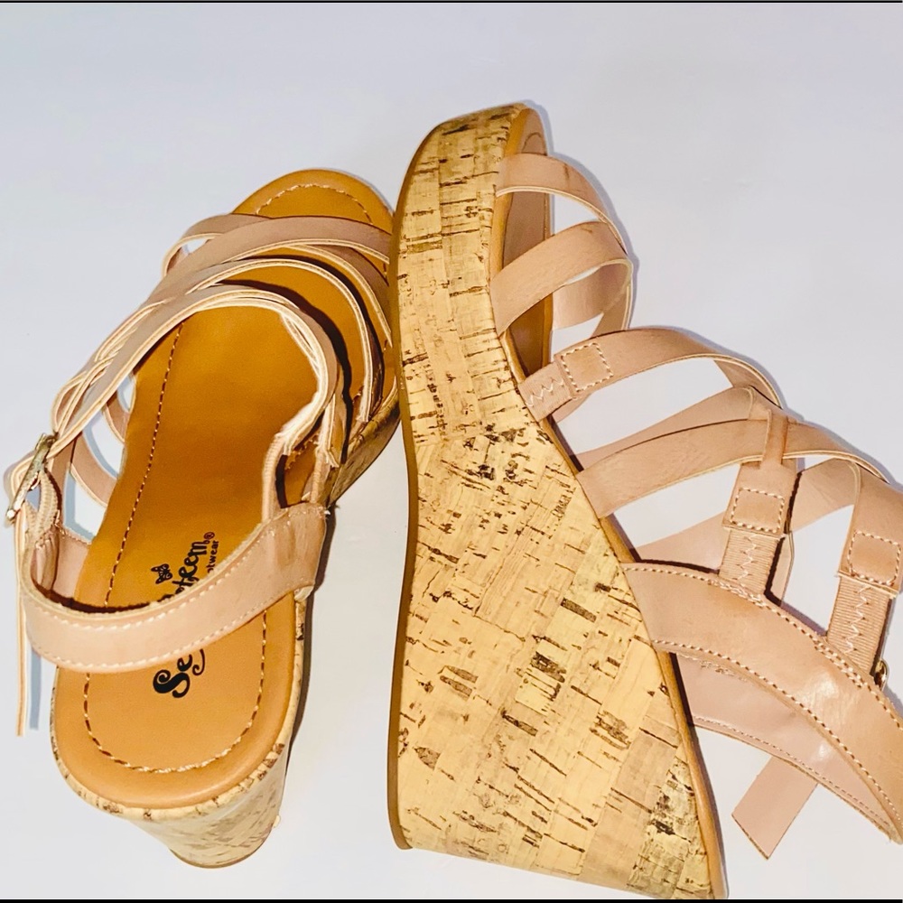 🌸CUTE cork wedges🌸